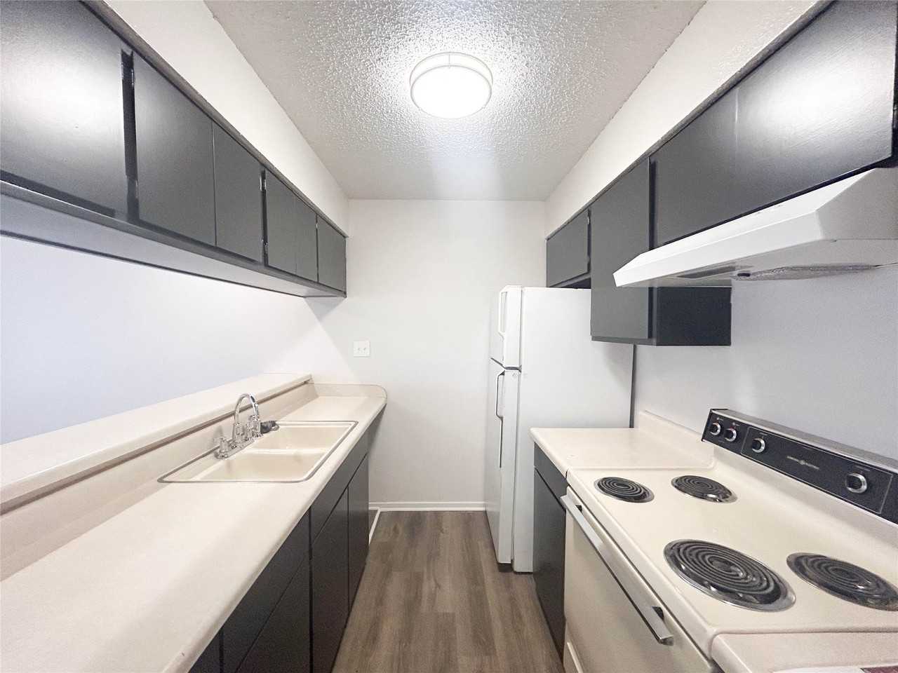 800 N Clay St #B21 - Photo 6 of 15