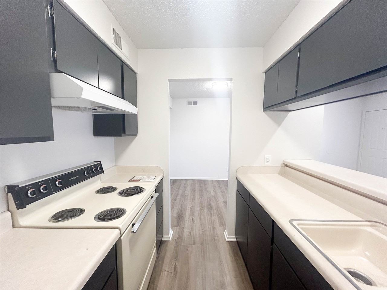 800 N Clay St #B21 - Photo 7 of 15