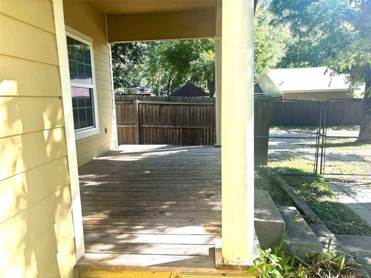 905 Isbell Rd - Photo 2 of 30