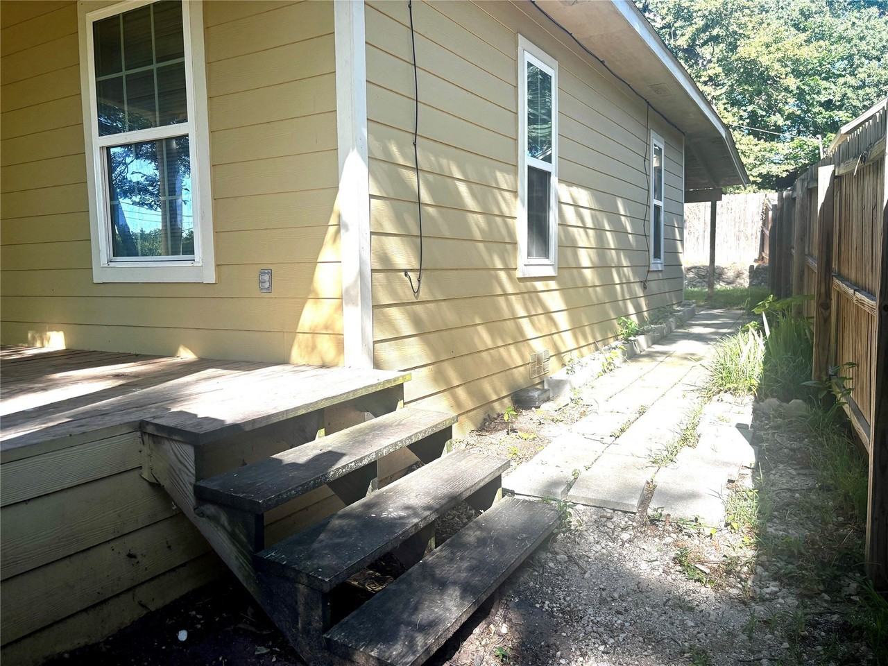 905 Isbell Rd - Photo 4 of 30