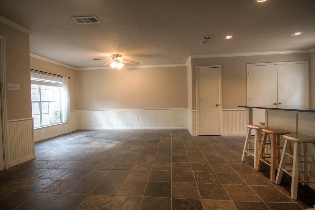 1804 Panhandle St - Photo 5 of 12