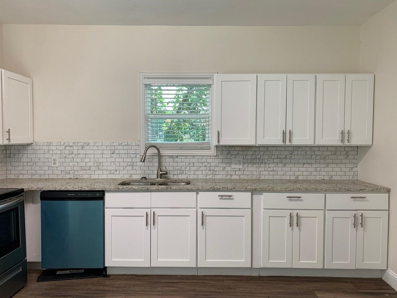 2222 W Bond St - Photo 2 of 16