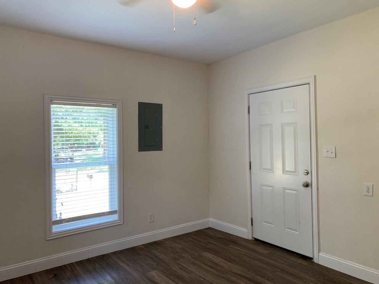 2222 W Bond St - Photo 4 of 16
