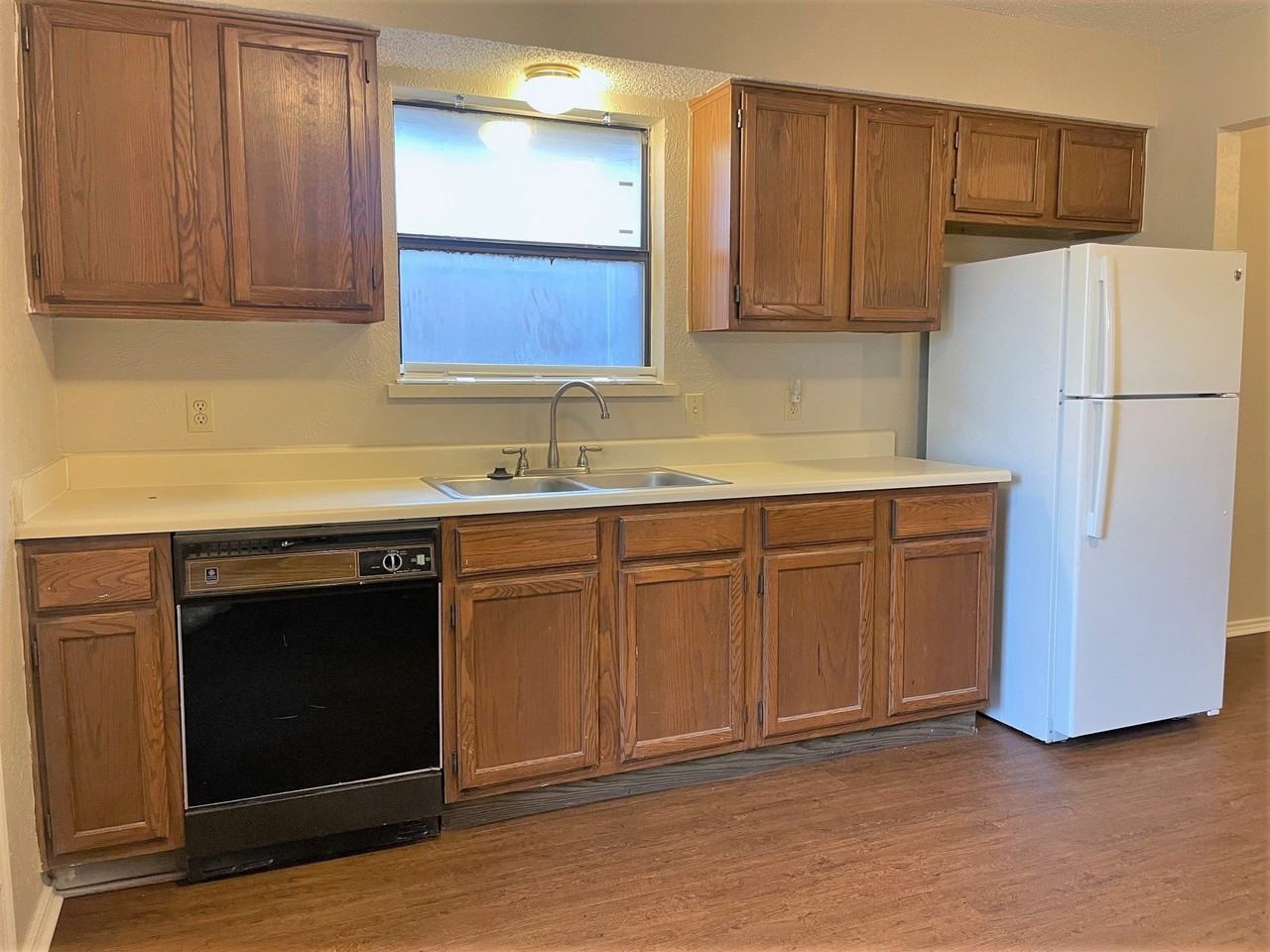 8518 Holly St - Photo 4 of 15