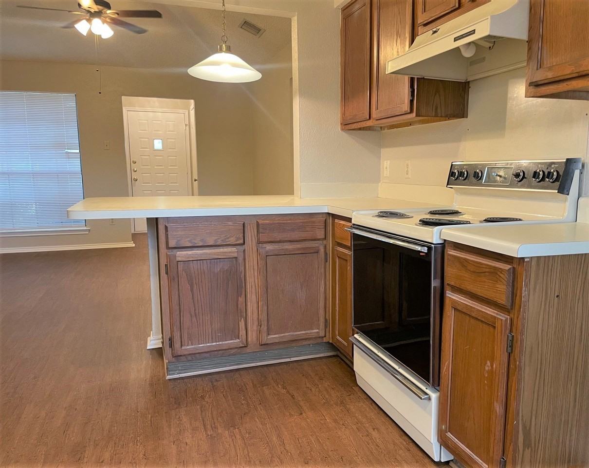 8518 Holly St - Photo 5 of 15