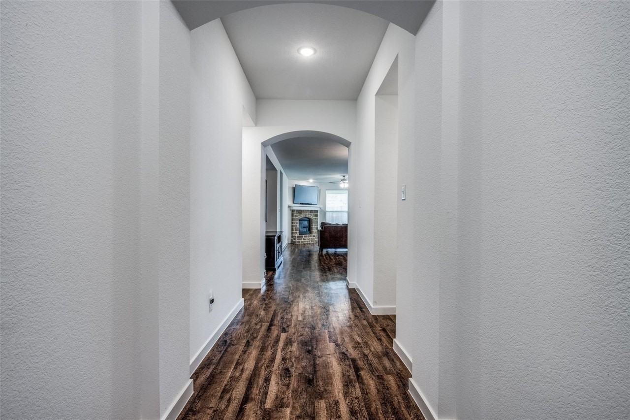 1532 Calcot Ln - Photo 6 of 29