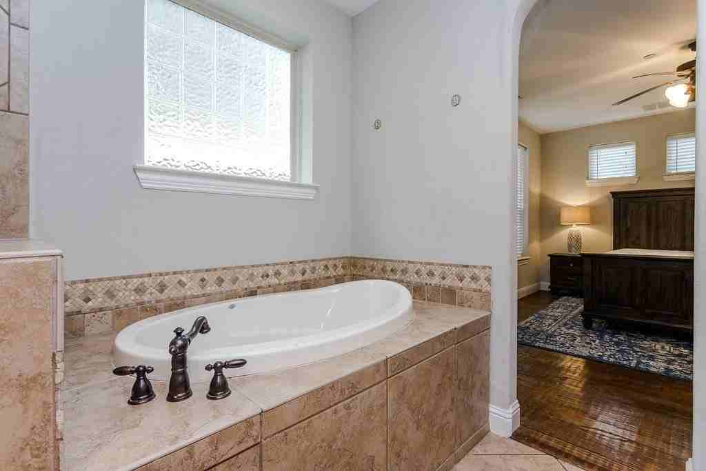 3817 Bowser Ave #C - Photo 5 of 36