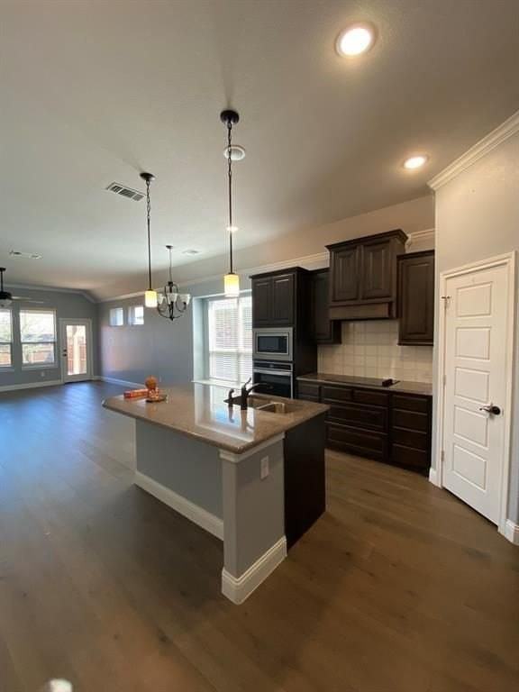 1554 Tyler St - Photo 2 of 15