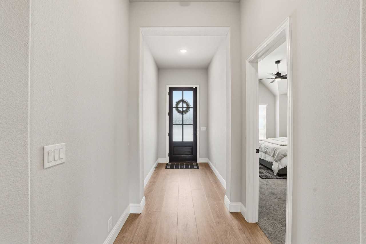 5414 Rowlan Row - Photo 3 of 40