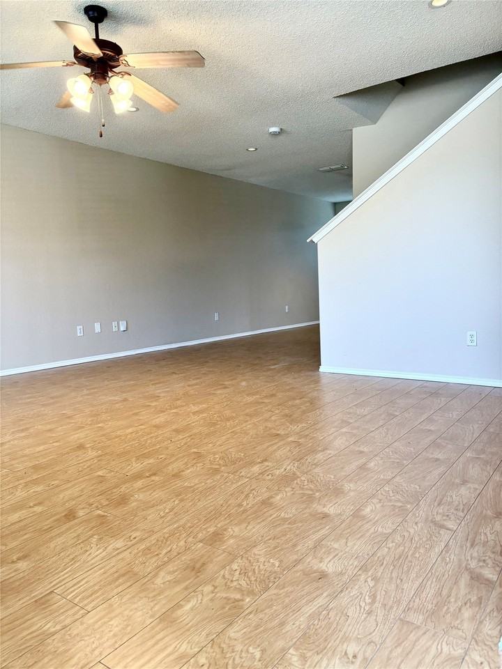 5744 Giddyup Ln - Photo 2 of 38