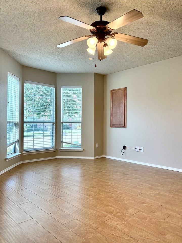 5744 Giddyup Ln - Photo 4 of 38