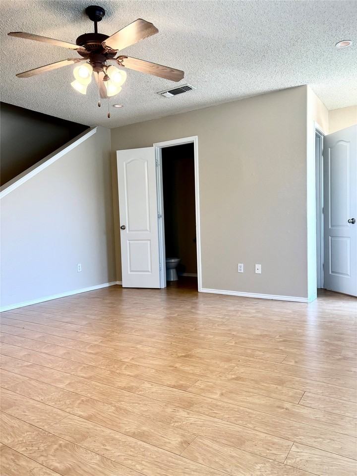 5744 Giddyup Ln - Photo 6 of 38