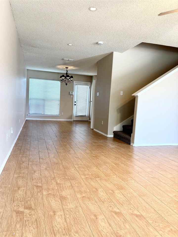 5744 Giddyup Ln - Photo 7 of 38