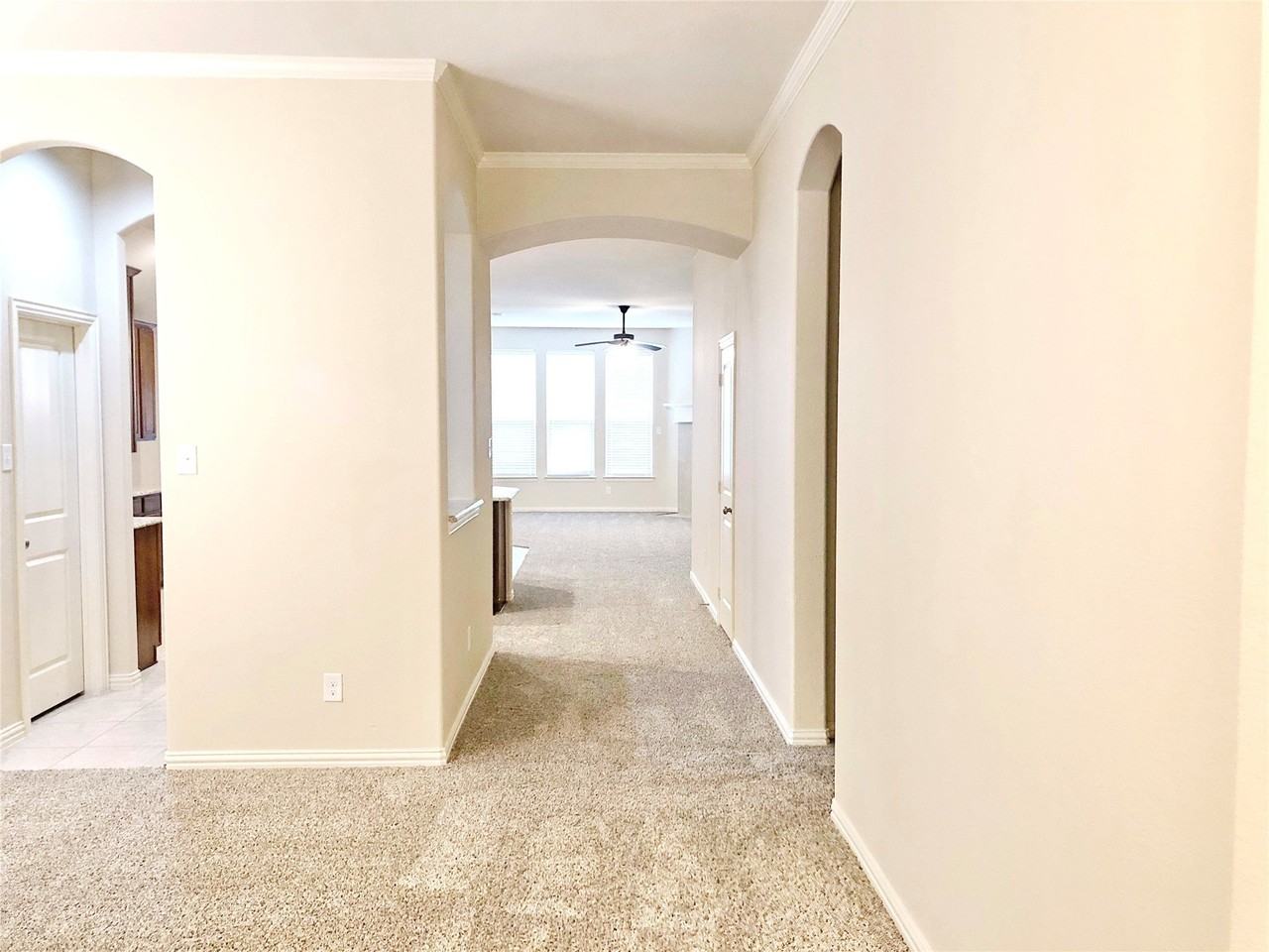 10848 Sedalia Dr - Photo 4 of 40
