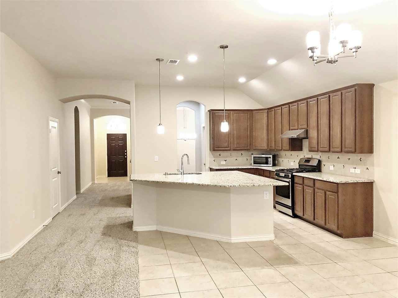 10848 Sedalia Dr - Photo 5 of 40