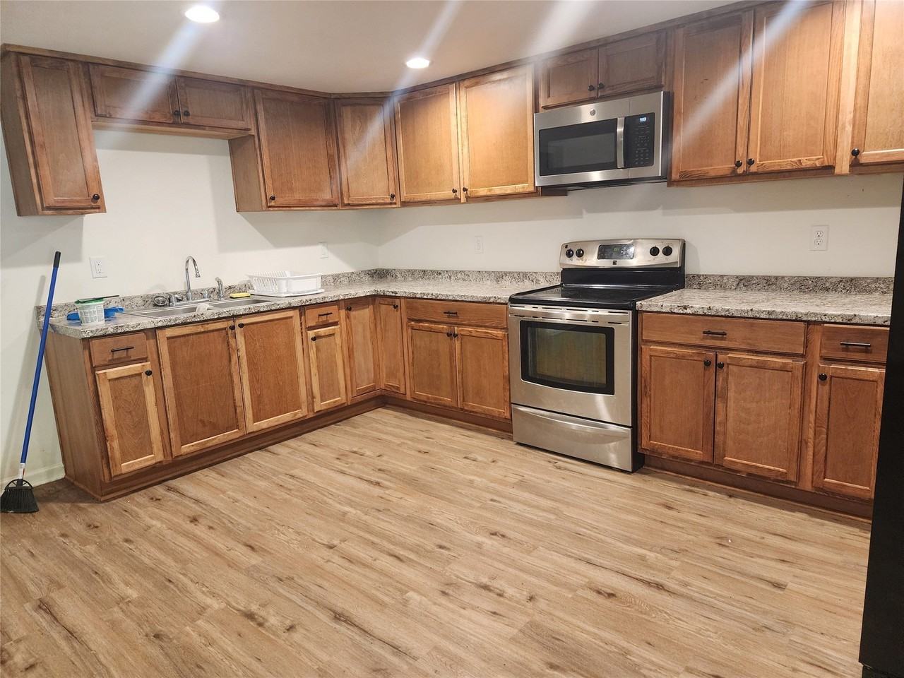 202 W Martin Ave - Photo 2 of 4