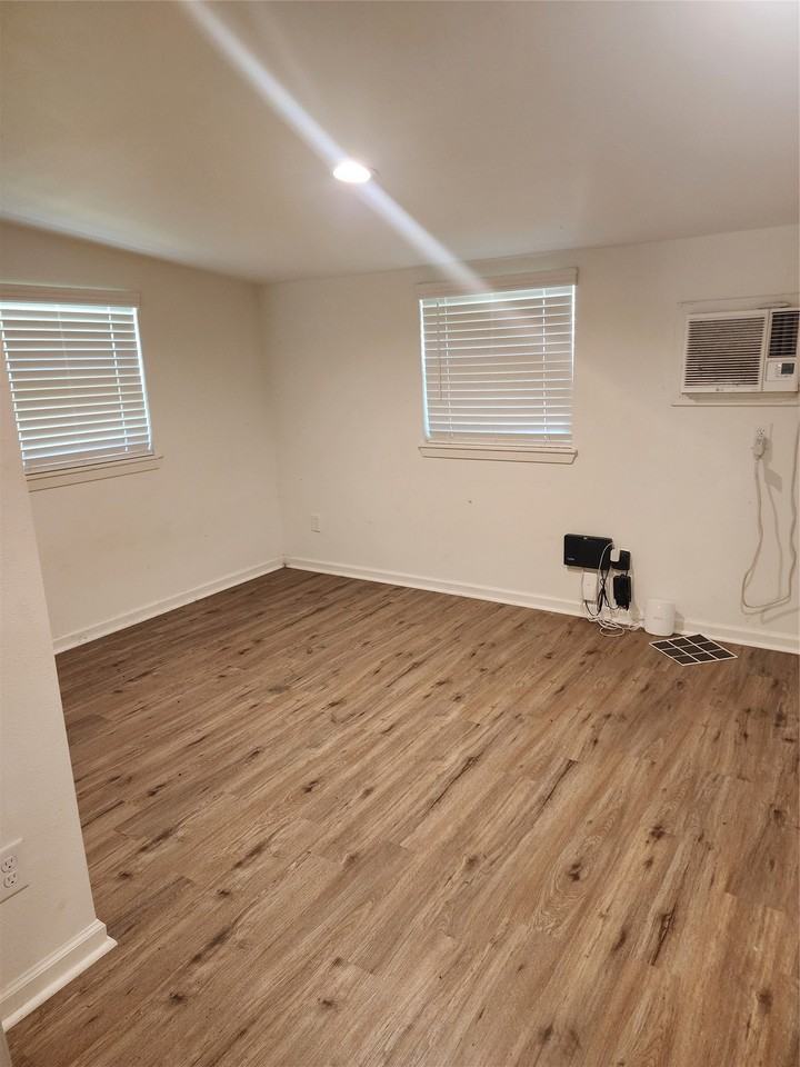 202 W Martin Ave - Photo 3 of 4
