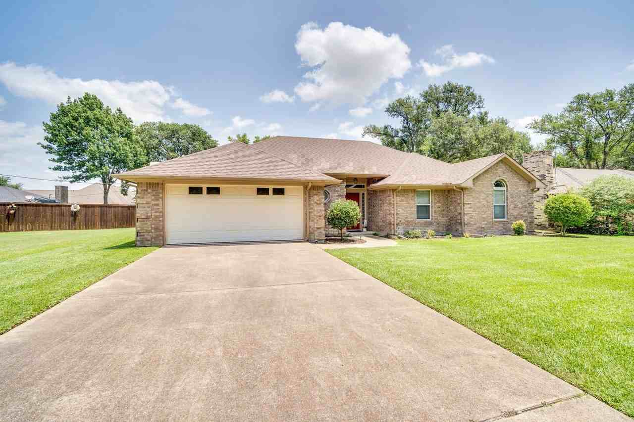 404 Highland Dr - Photo 3 of 27