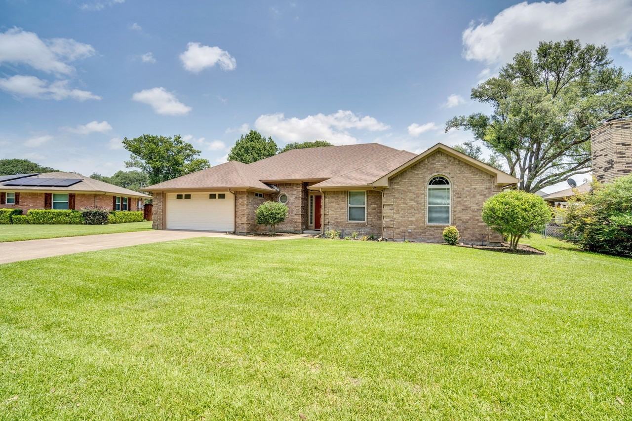 404 Highland Dr - Photo 4 of 27