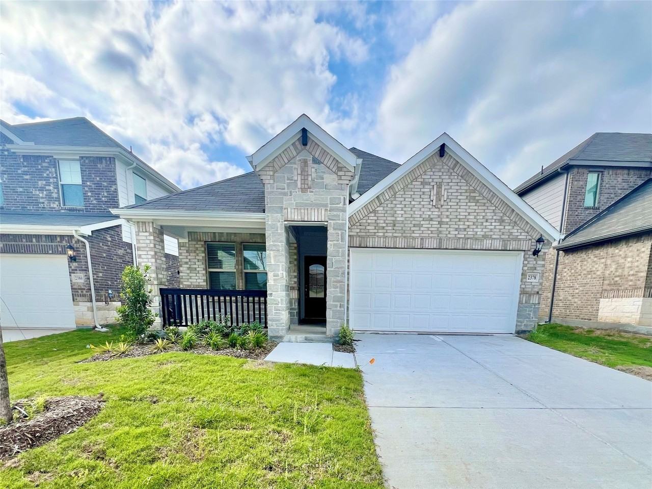 2378 Aspen Hill Dr - Photo 2 of 23