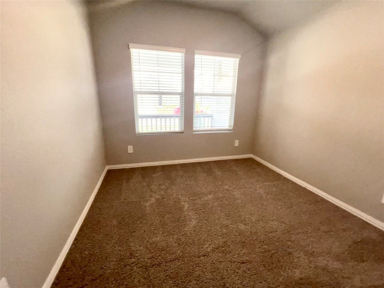2378 Aspen Hill Dr - Photo 5 of 23