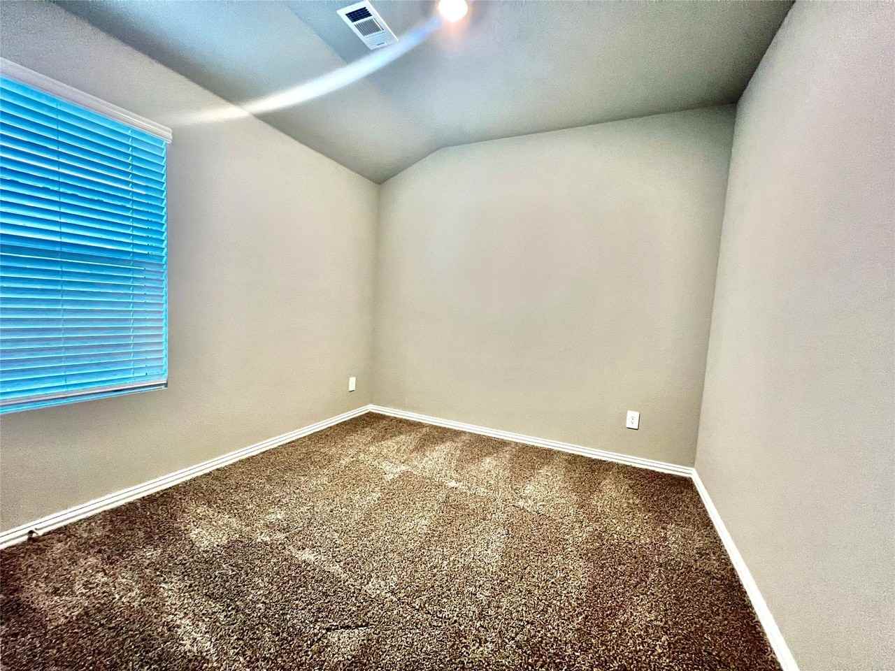 2378 Aspen Hill Dr - Photo 7 of 23