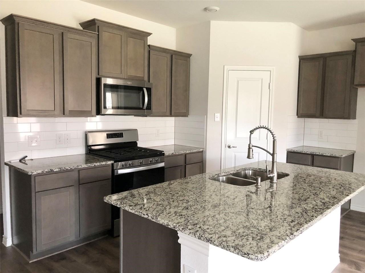 616 Rawhide Way - Photo 6 of 34