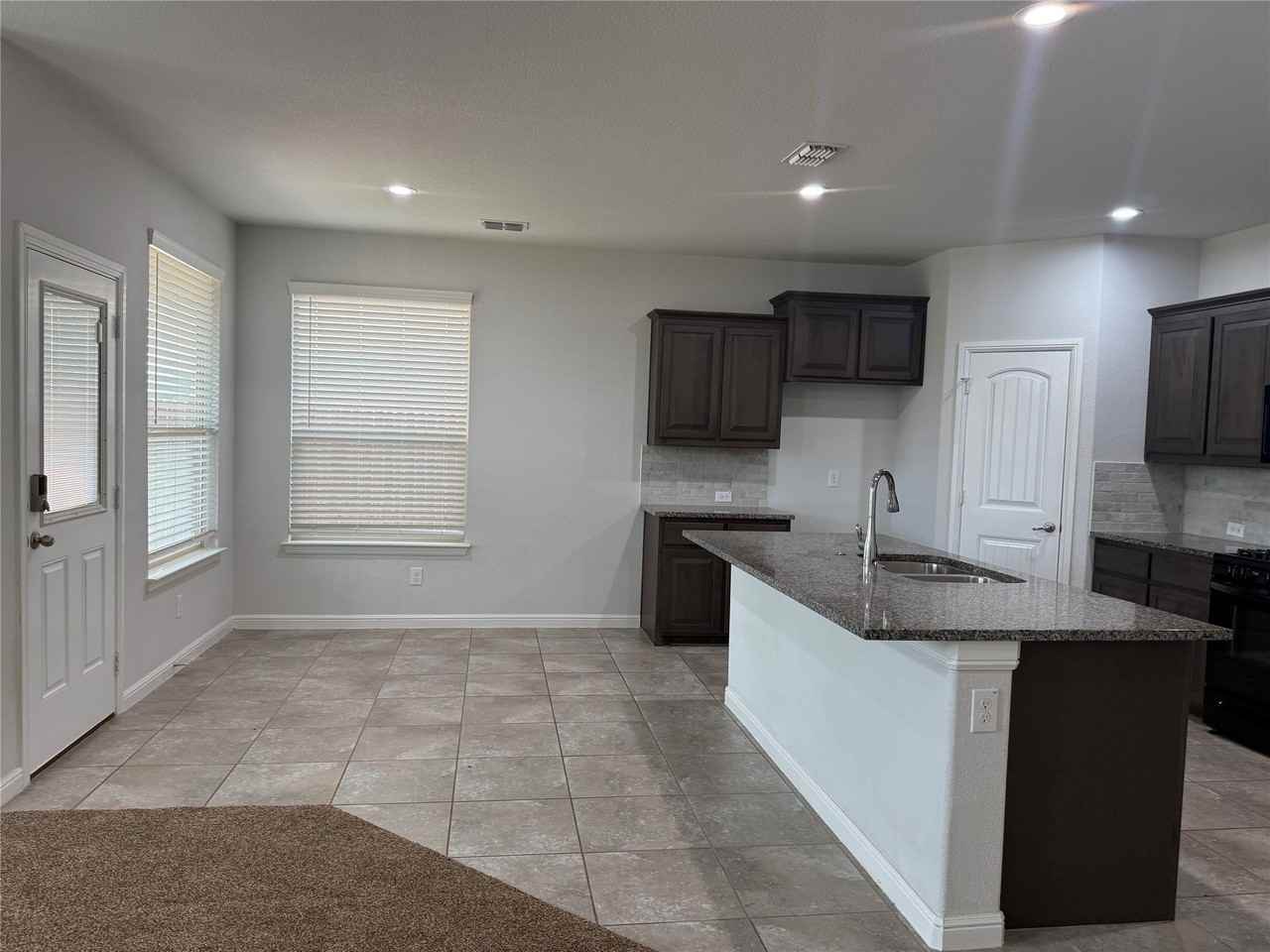 4928 Sugarcane Ln - Photo 7 of 34