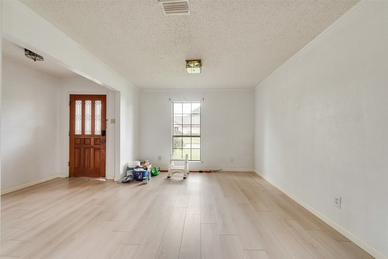 2623 Fallcreek Dr - Photo 4 of 21