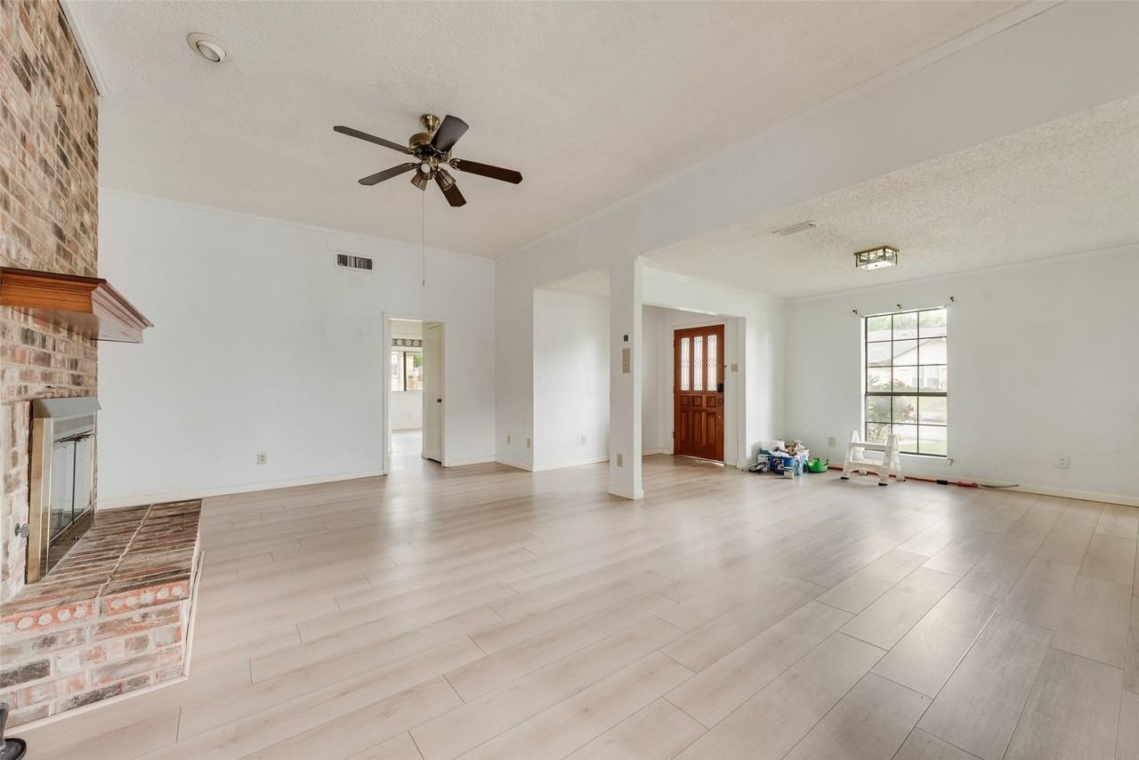 2623 Fallcreek Dr - Photo 5 of 21
