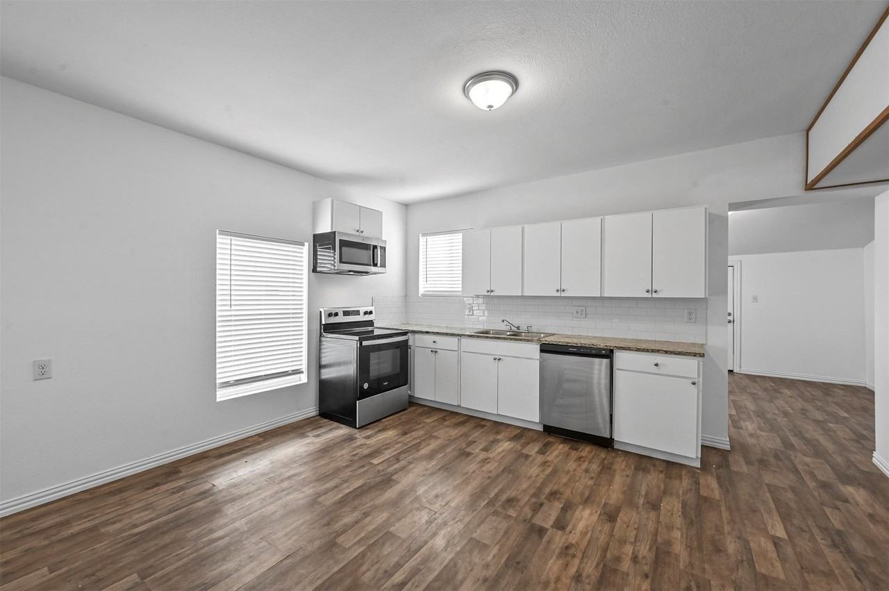 708 W Day St - Photo 2 of 21