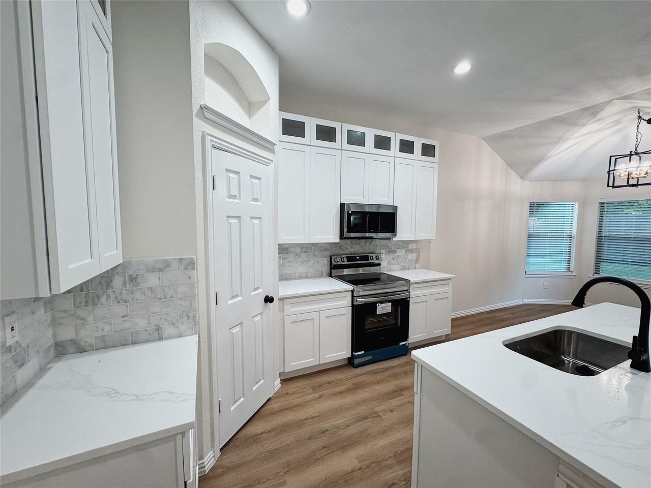 7504 Shasta Dr - Photo 6 of 21
