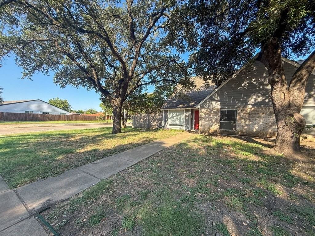 614 Towne House Ln - Photo 2 of 34