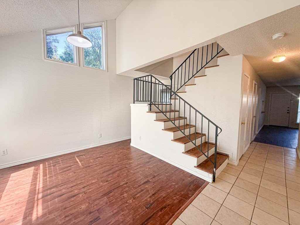 614 Towne House Ln - Photo 3 of 34