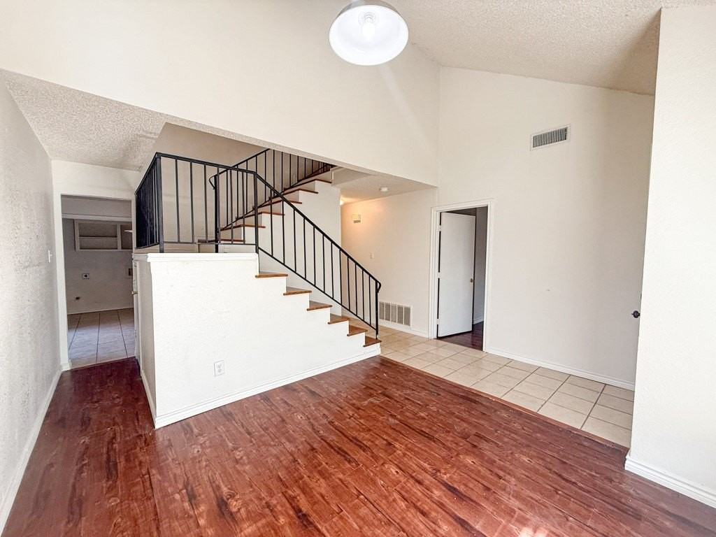 614 Towne House Ln - Photo 4 of 34