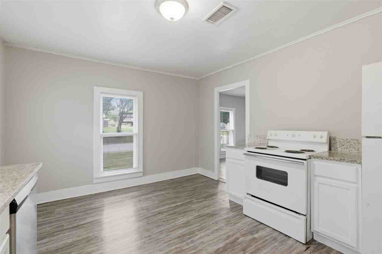 630 E Acheson St - Photo 5 of 25