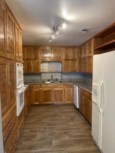 609 Williamsburg Ct - Photo 5 of 14