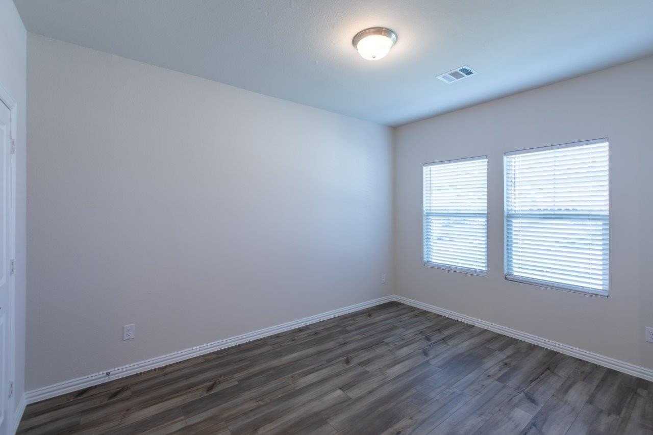 1604 Mineral Point Pl - Photo 4 of 37