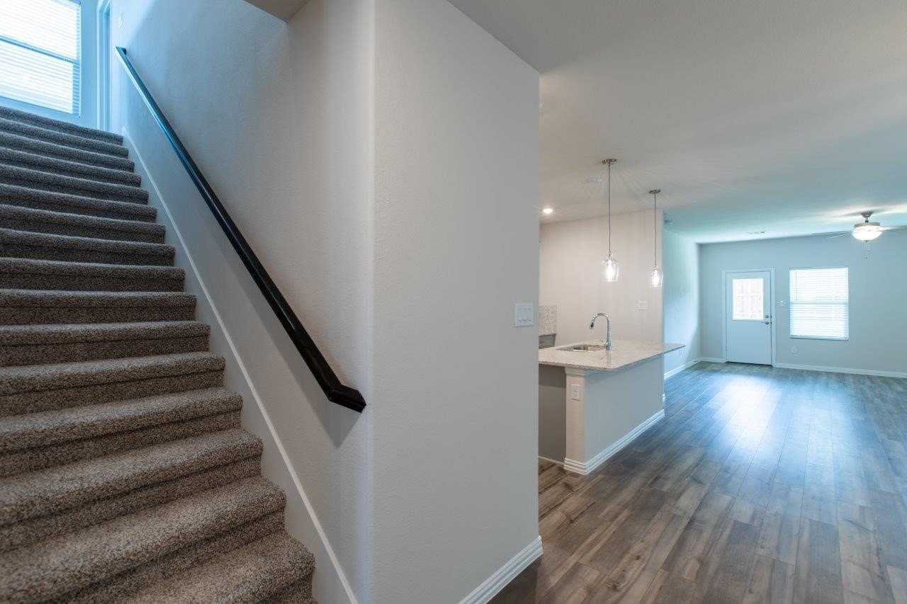 1604 Mineral Point Pl - Photo 7 of 37