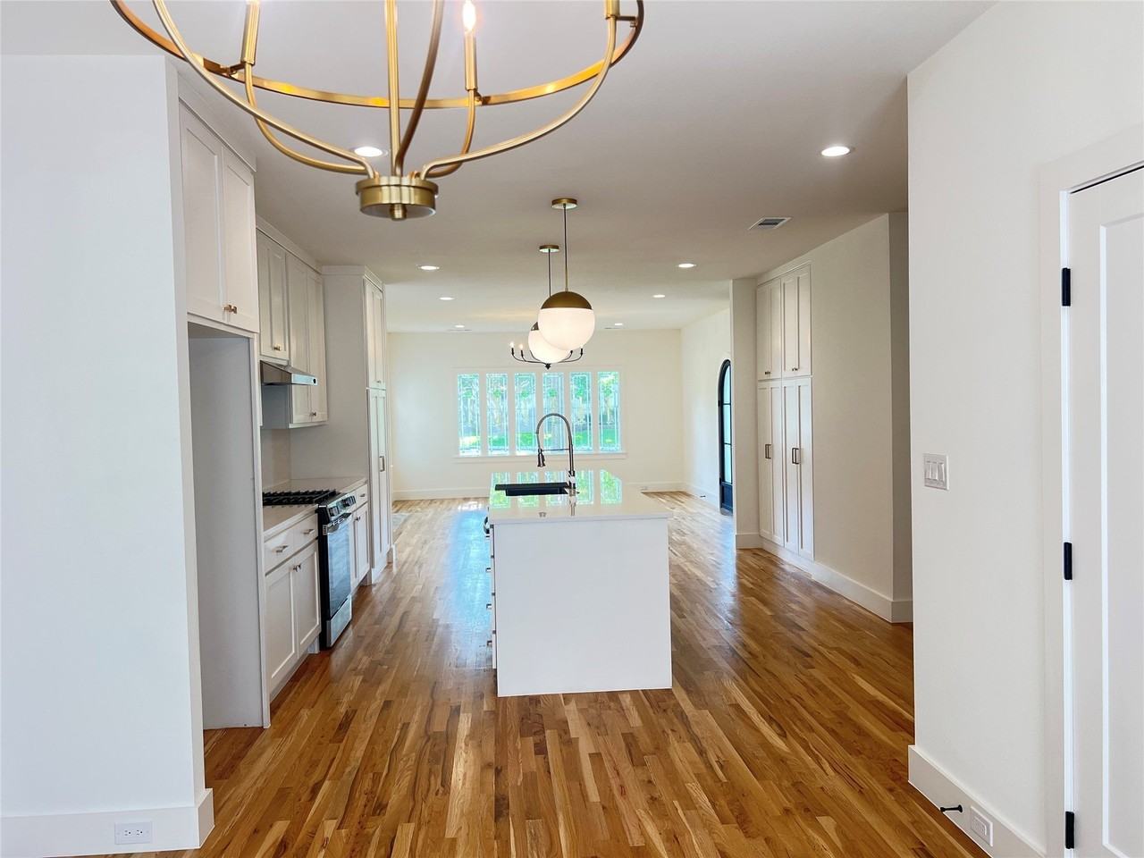 3303 Homer St - Photo 5 of 40