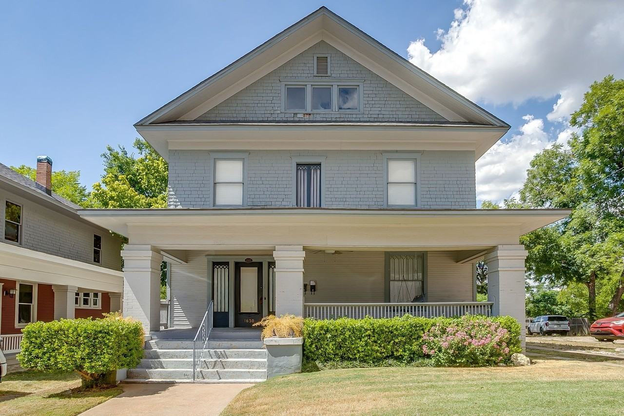 1630 Mistletoe Blvd #B - Photo 2 of 26
