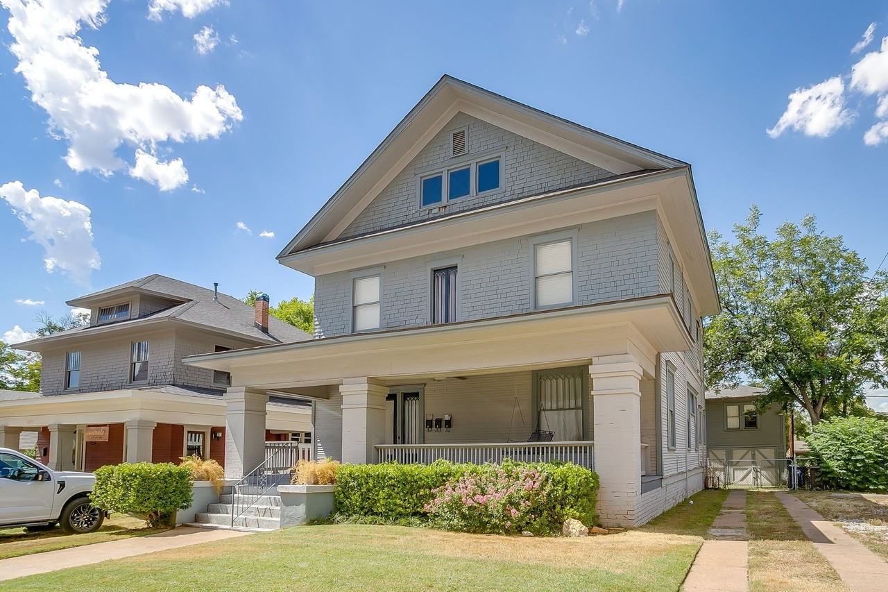 1630 Mistletoe Blvd #B - Photo 3 of 26