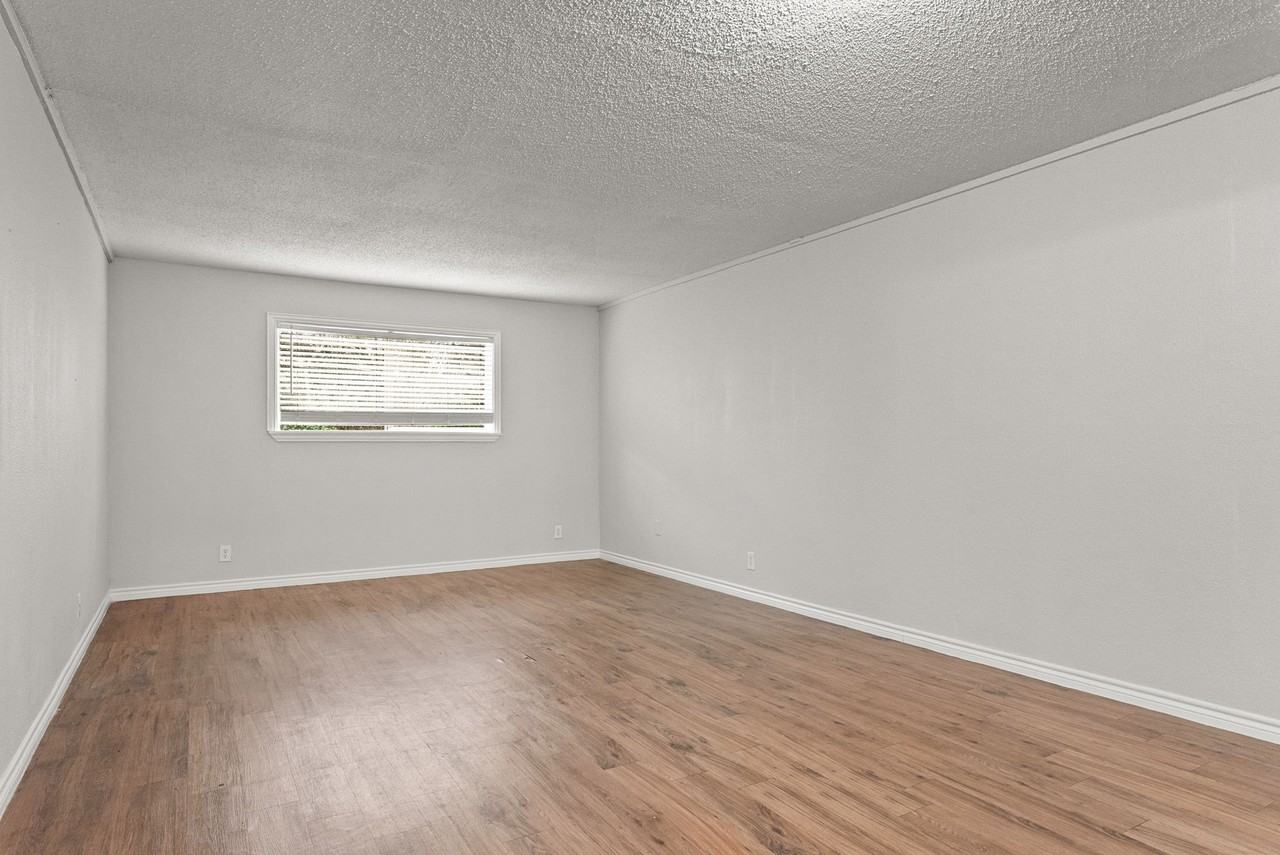 429 Johnson St #21 - Photo 4 of 12