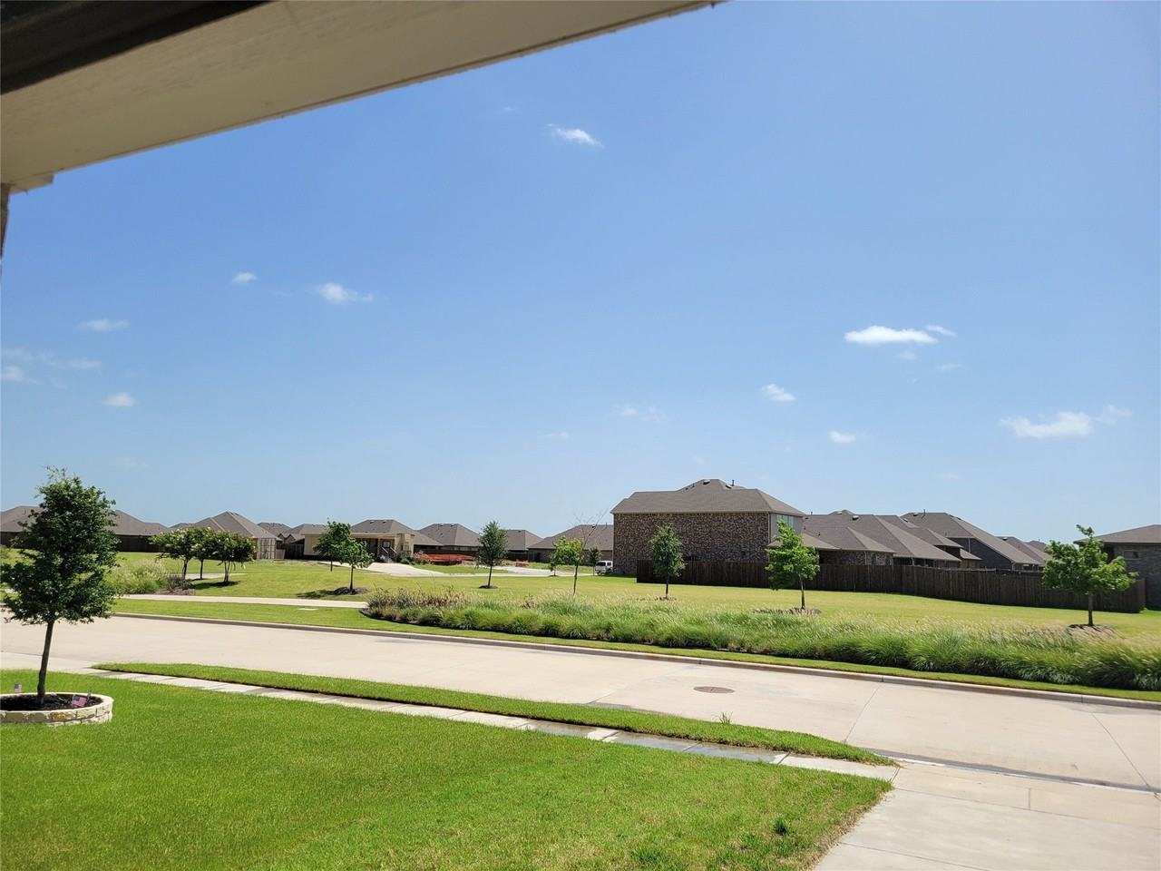 212 Goldfinch Dr - Photo 3 of 33