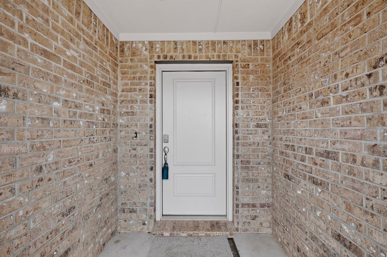 212 Goldfinch Dr - Photo 4 of 33