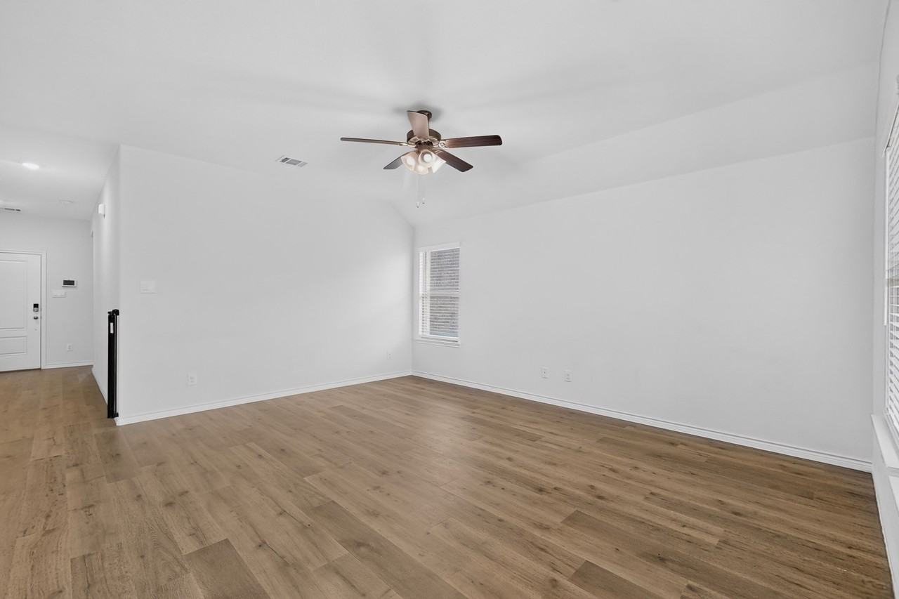 212 Goldfinch Dr - Photo 6 of 33
