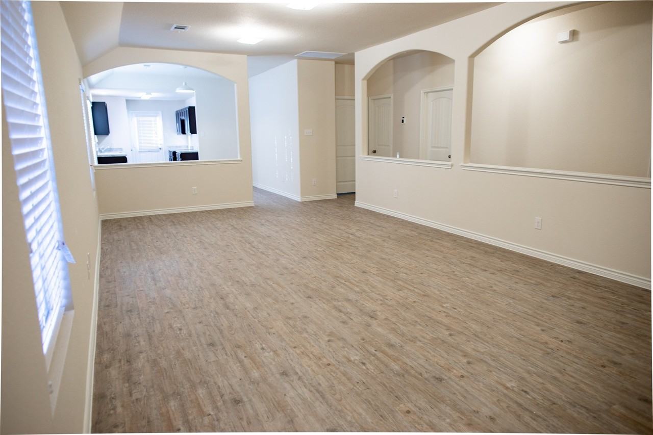 1602 Bobolink Dr - Photo 5 of 10