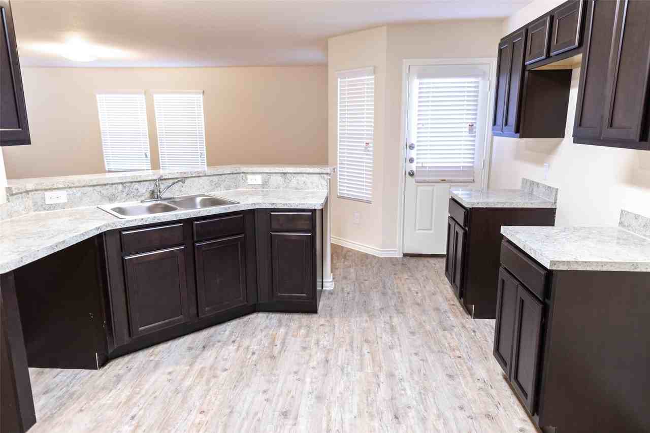 3206 Robin Rd - Photo 3 of 15