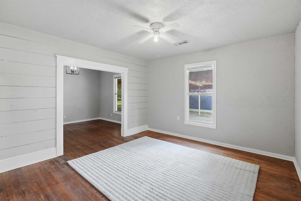 411 Poindexter Ave - Photo 6 of 27