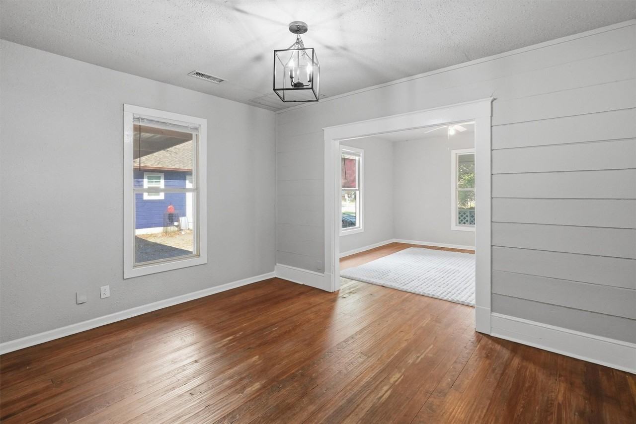 411 Poindexter Ave - Photo 7 of 27